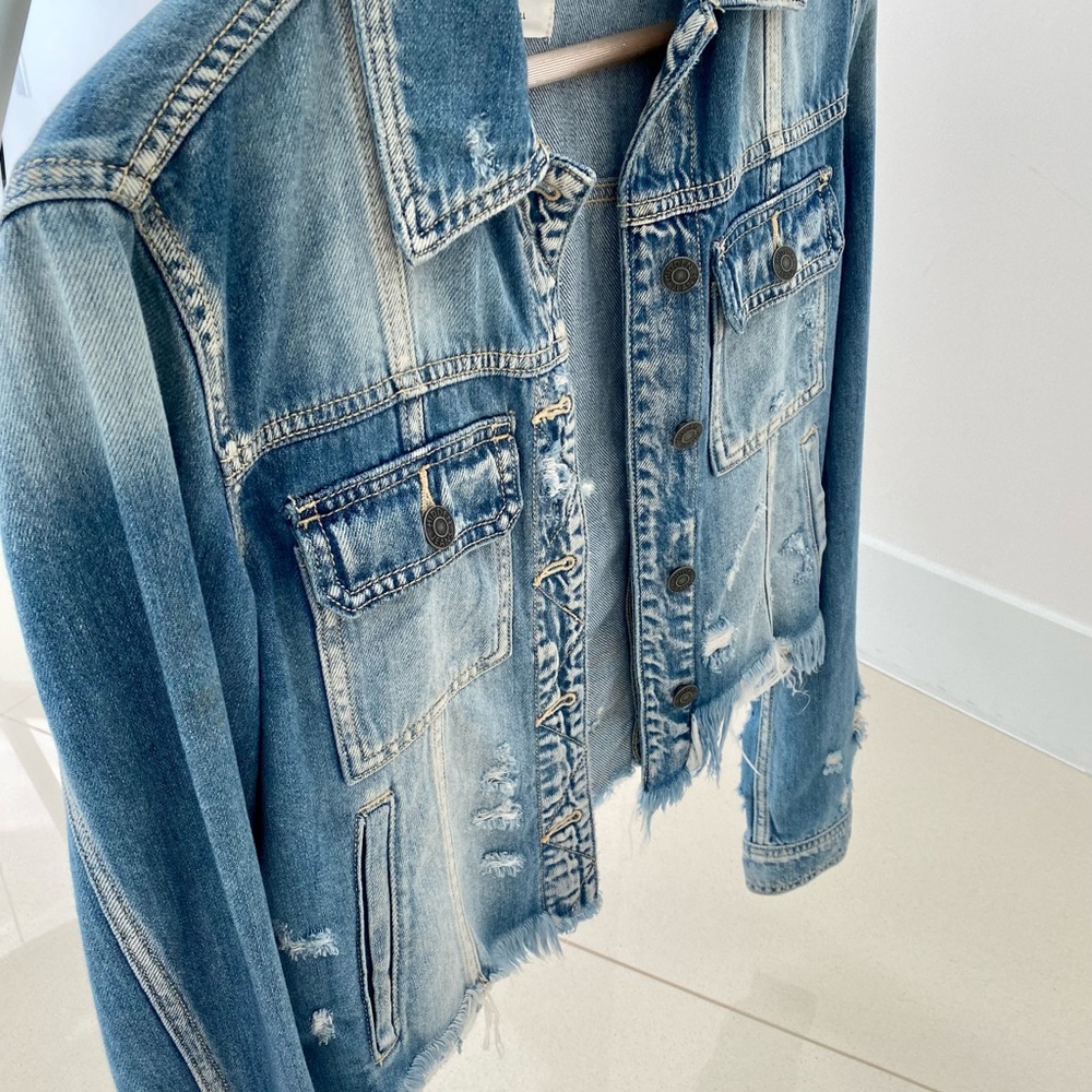 Hidden denim cropped frayed bottom jean jacket